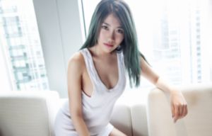 艾曼纽电影在线观看_英文版字幕